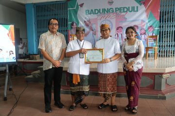 Bupati Badung I Wayan Adi Arnawa saat kegiatan Badung Peduli Go To School di SMAN 1 Kuta Utara