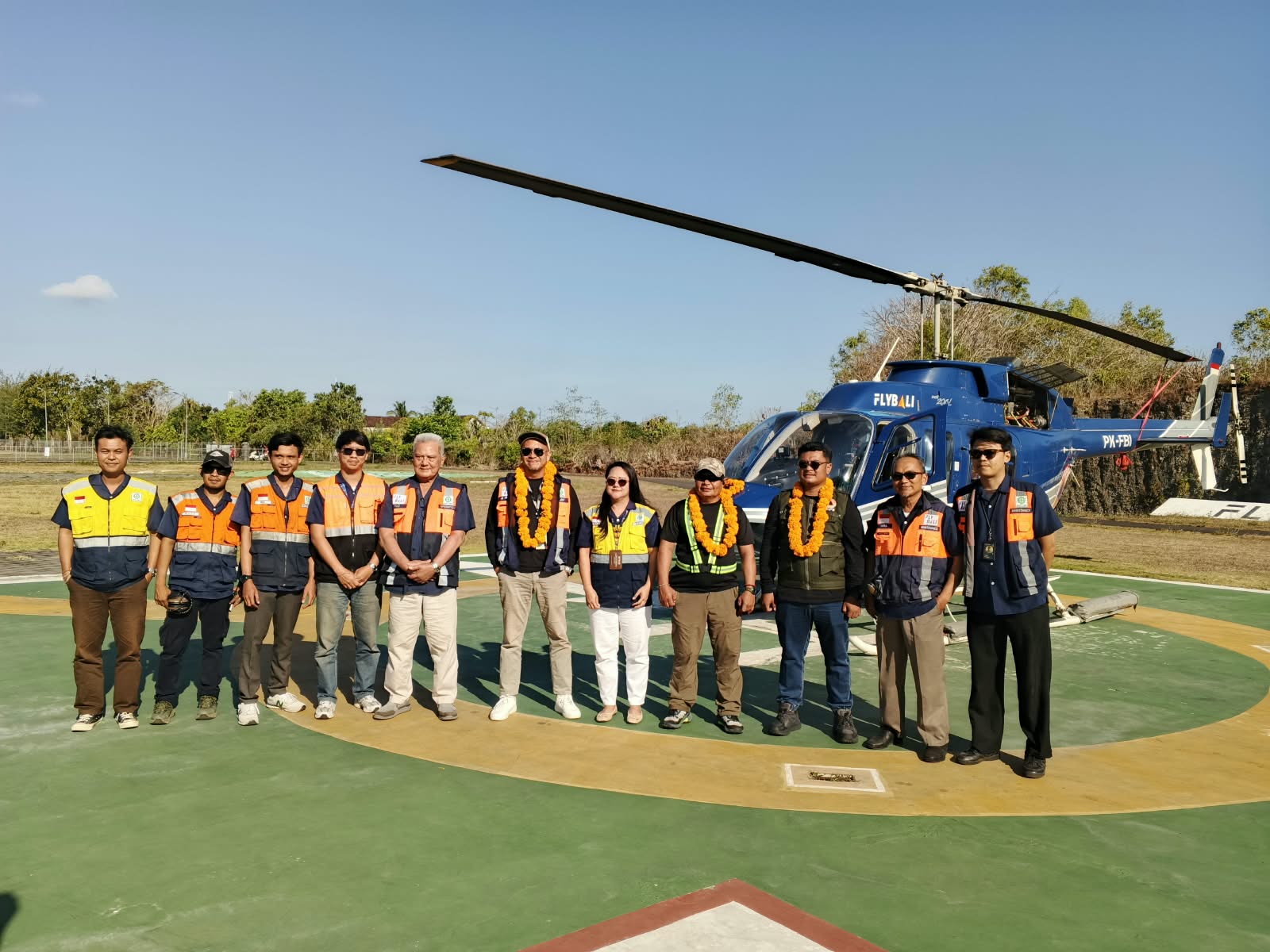 Helikopter Fly Bali usai menuntaskan patroli udara karhutla di Kalimantan Barat