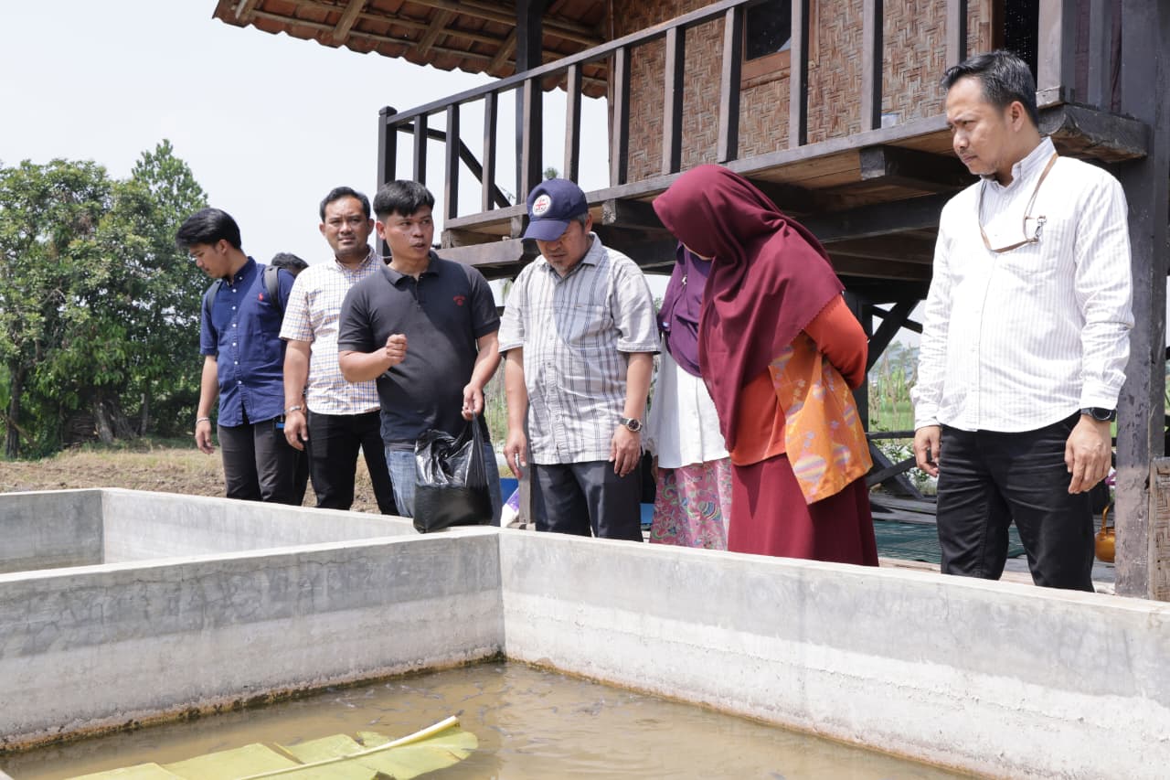 Kemnaker tinjau usaha penerima bantuan TKM di Purwakarta