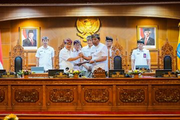 Bupati Badung I Wayan Adi Arnawa menghadiri Rapat Paripurna DPRD Badung terkait perubahan KUA-PPAS 2026.