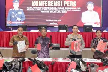 Konferensi pers Polda Jatim mengungkap 178 kasus 3C selama Juli 2026.