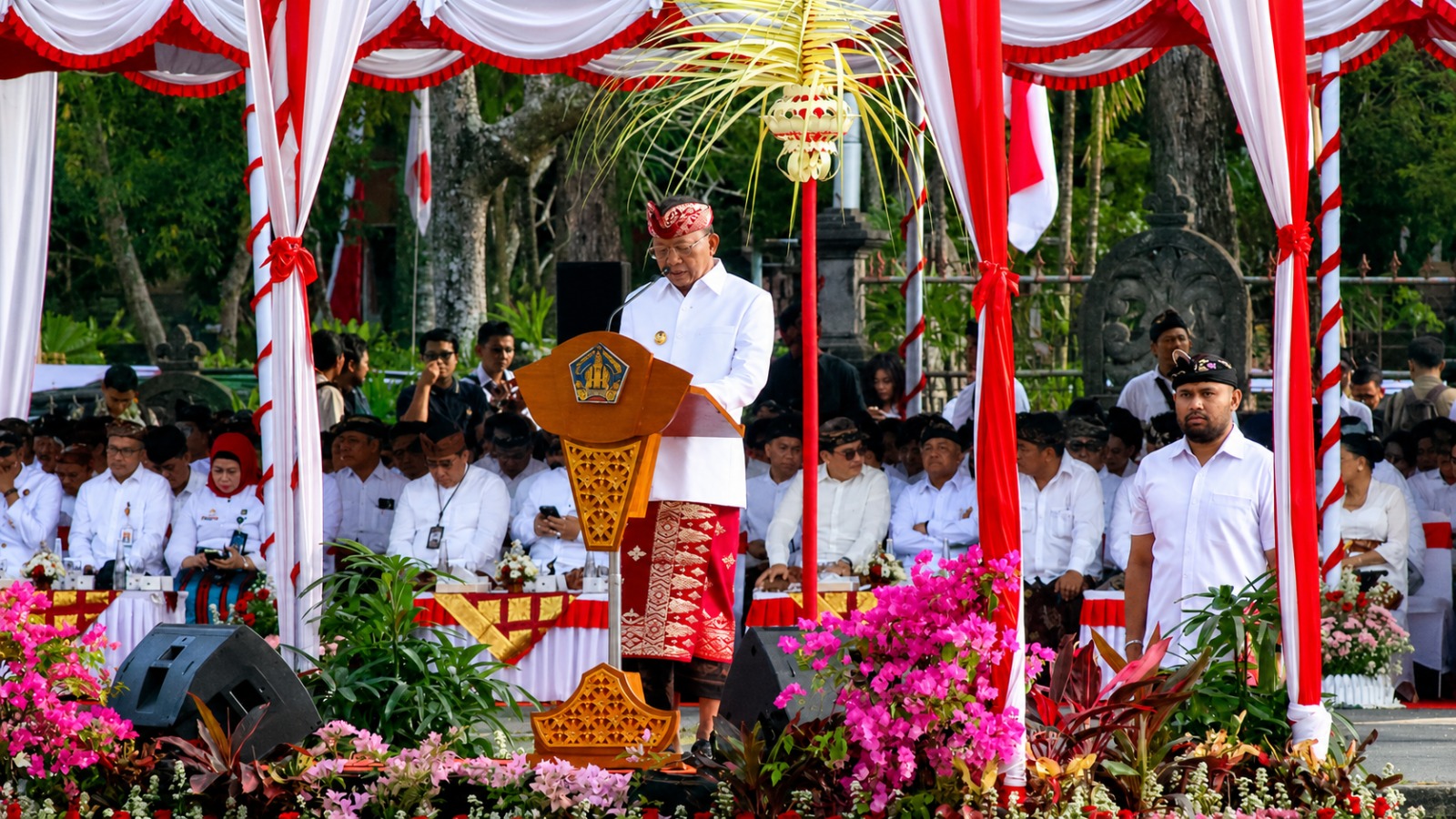 Gubernur Bali Wayan Koster memimpin apel Hari Jadi ke-68 Provinsi Bali di Denpasar.