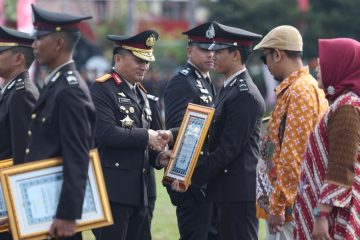 Upacara HUT ke-81 RI Polda Jatim di Lapangan Mapolda Jatim