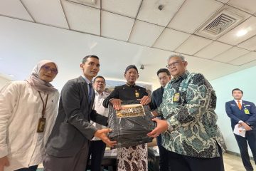 Pengiriman bantuan gempa NTT dari Bandara Juanda bersama Lion Air