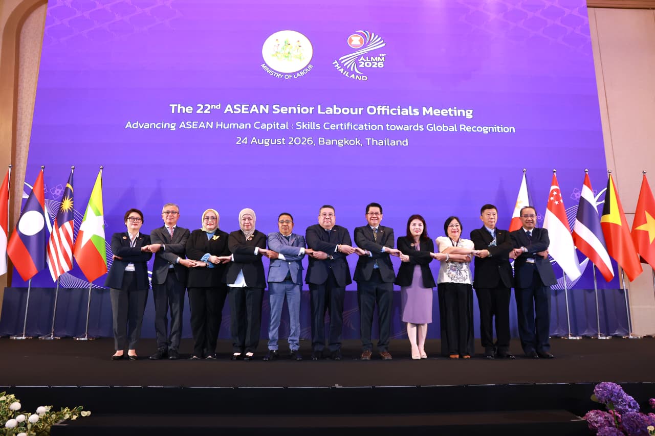 Indah Anggoro Putri memaparkan langkah Indonesia menghadapi perubahan dunia kerja di forum ASEAN.