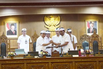Bupati Badung I Wayan Adi Arnawa saat rapat paripurna perubahan APBD 2026