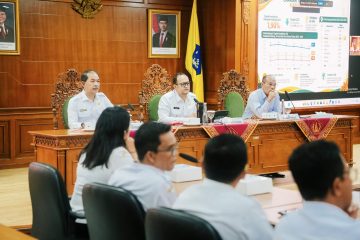 Wabup Bagus Alit Sucipta memimpin rakor penanggulangan kemiskinan Badung