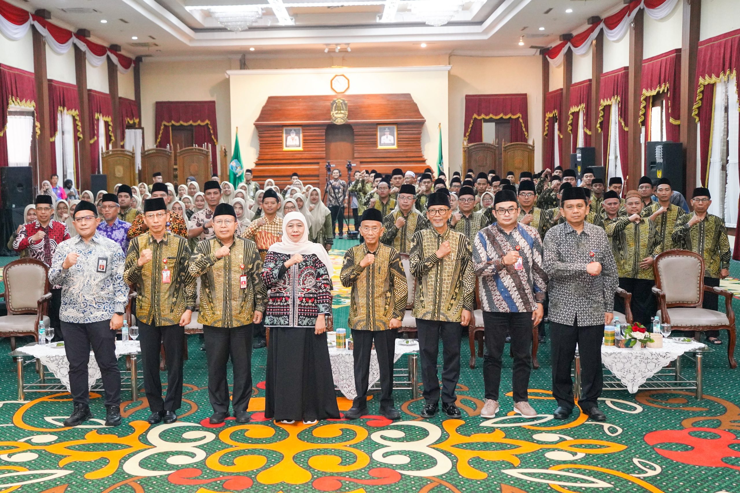 Khofifah Lepas 116 Kafilah Jatim Menuju MTQ Nasional di Semarang Khofifah melepas kafilah Jawa Timur menuju MTQ Nasional XXXI di Semarang