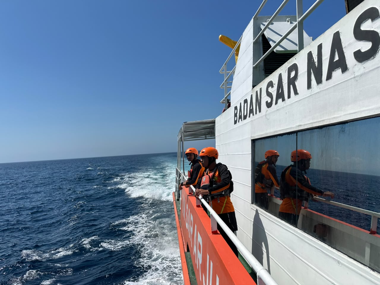 Tim SAR melakukan pencarian korban hilang di Perairan Manta Point Nusa Penida