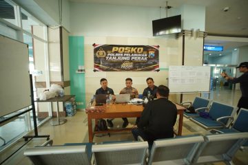 Posko keluarga korban KM Virgo Transport 8 di Pelabuhan Tanjung Perak