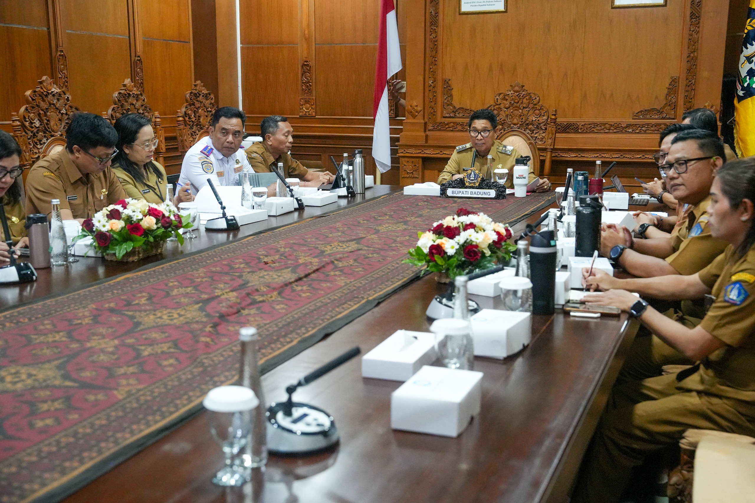 Bupati Adi Arnawa membahas pinjaman daerah untuk pembangunan infrastruktur Badung.