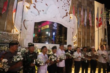 I Wayan Wijana menghadiri doa bersama lintas agama untuk memperingati 24 tahun tragedi Bom Bali di Monumen Ground Zero, Kuta.