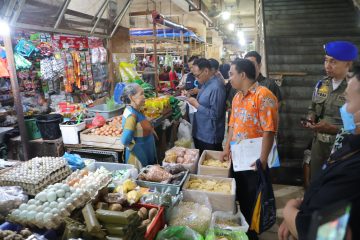 Sidak bapokting Pemkot Surabaya menemukan Minyakita dijual di atas HET di pasar tradisional.