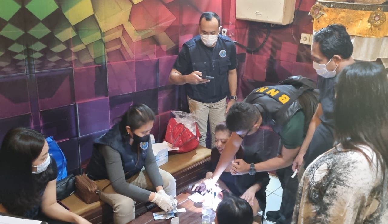 BNN Badung memeriksa urine 100 pekerja tempat hiburan malam