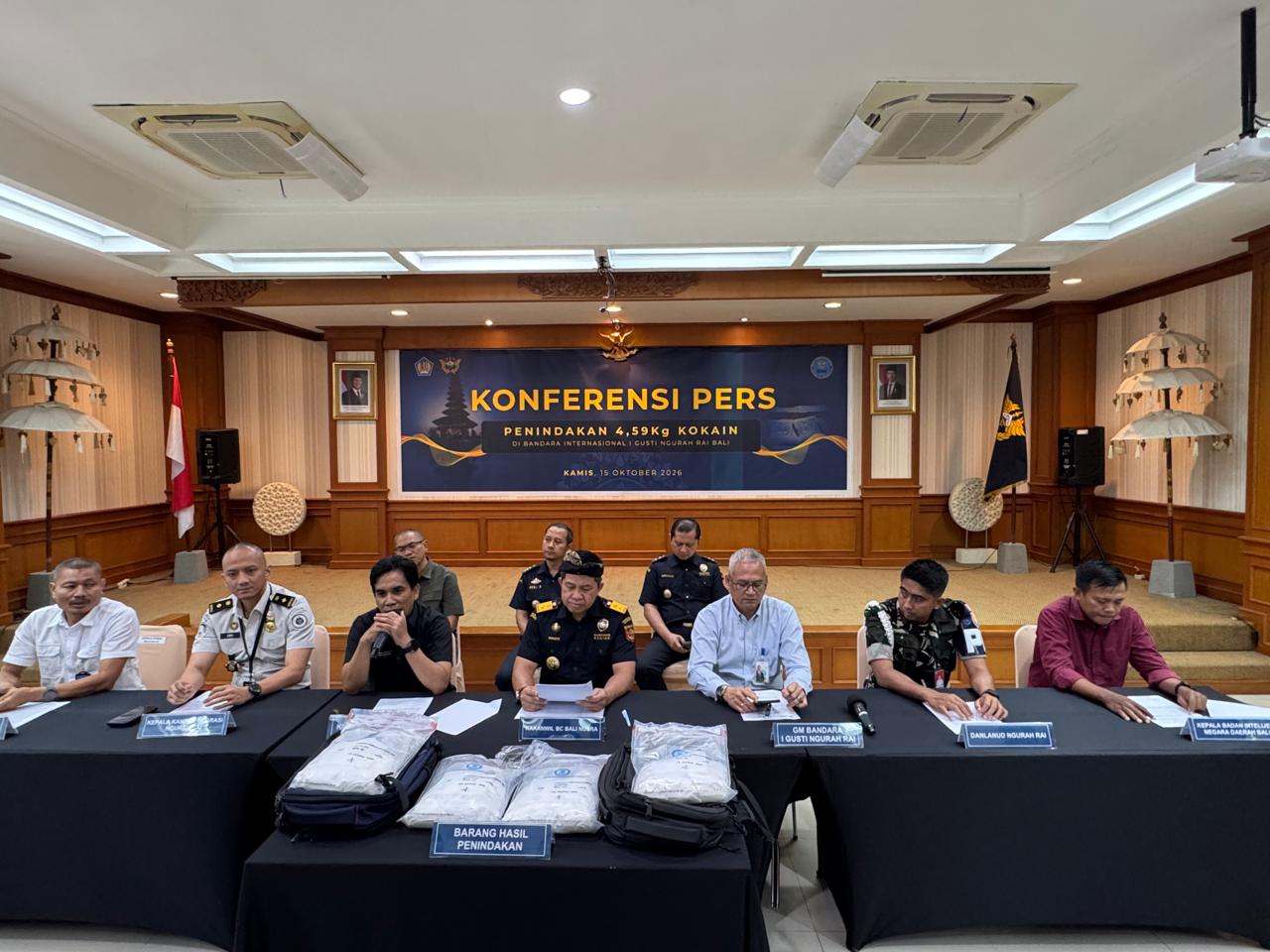 Bea Cukai dan BNN menggagalkan penyelundupan 4,59 kilogram kokain di Bandara Ngurah Rai Bali.